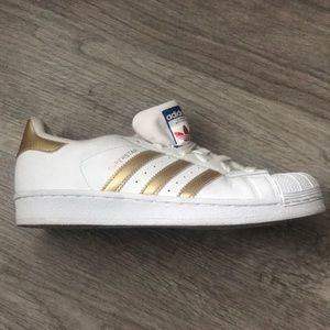 NBA Cavalier Girl Adidas superstars